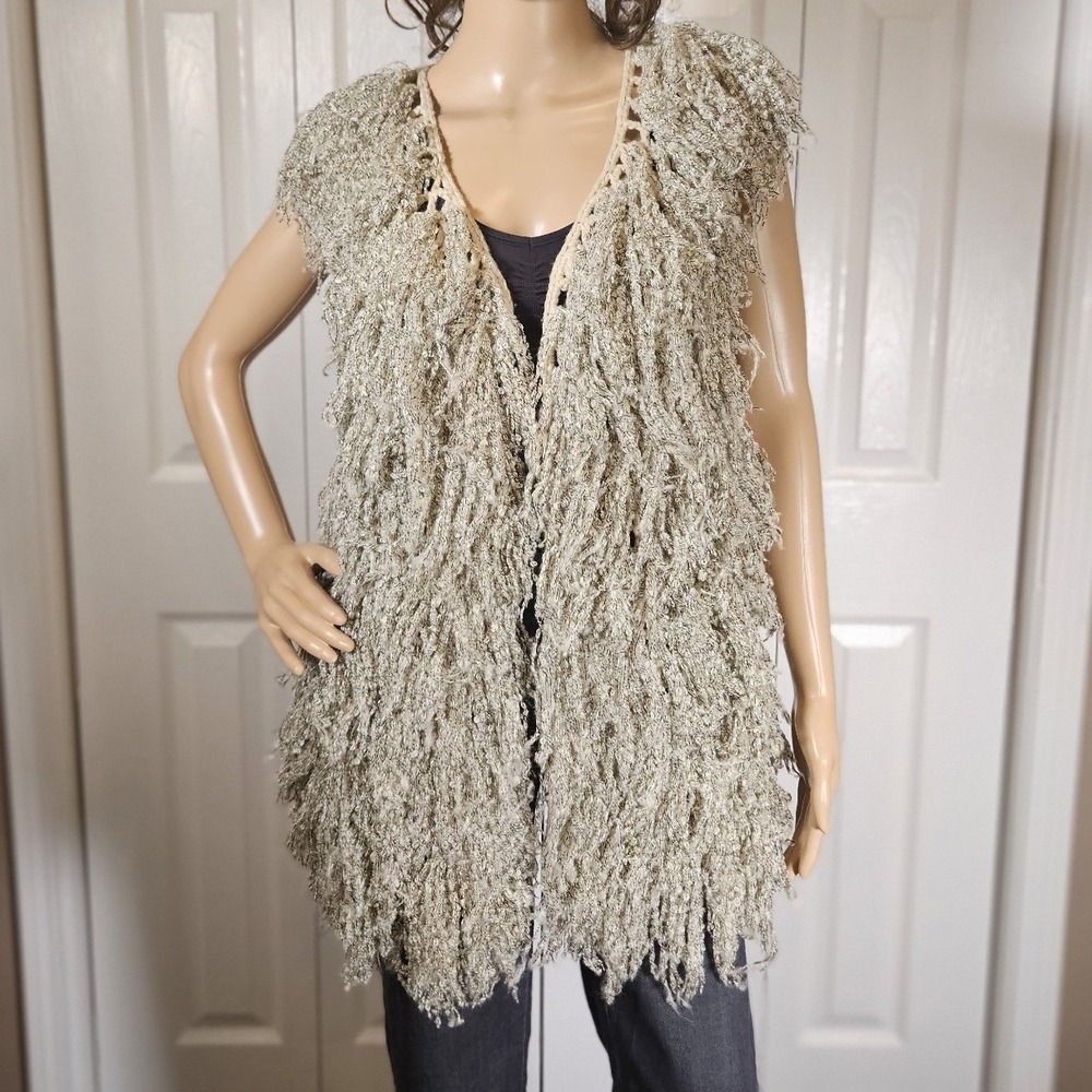 Rain Womens Shaggy Eyelash Knit Vest Gray Cream Crochet Back Open‎ Front Medium